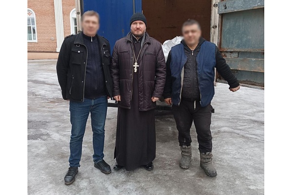 Иерей Сергий Карасёв благословил в путь волонтеров в зону СВО 