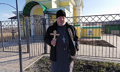 В строящемся храме в честь Святой Живоначальной Троицы в деревне Камайка был совершен водосвятный молебен