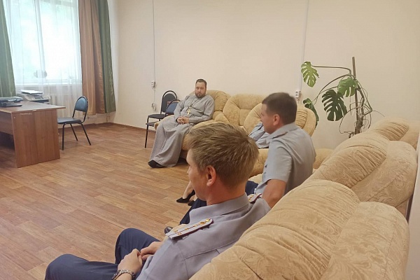 Протоиерей Антоний Шварев провел духовную беседу с сотрудниками УИС и осужденными без изоляции от общества