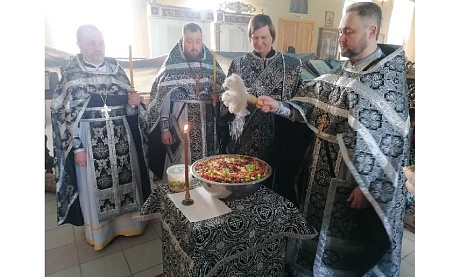 Протоиерей Александр Филиппов совершил Божественную Литургию Преждеосвященных Даров