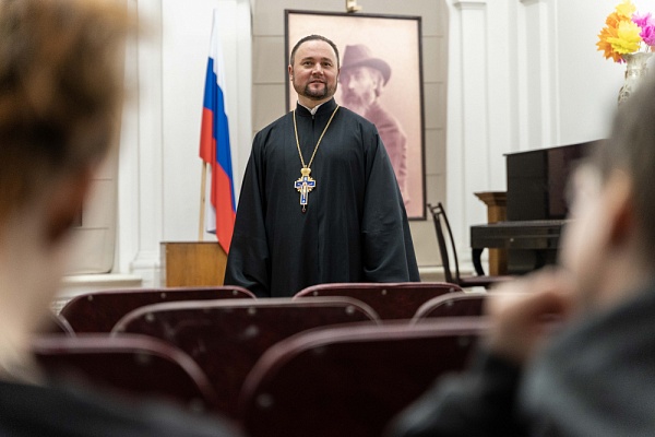 Протоиерей Александр Филиппов руководил секцией по искусству в рамках X Региональных Рождественских чтений