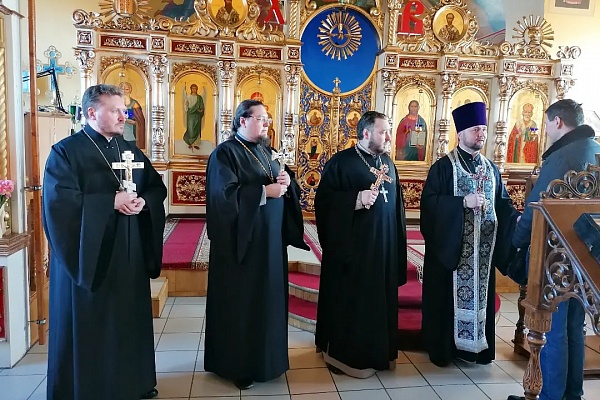 В Прощеное воскресенье протоиерей Александр Филиппов совершил вечерню с чином прощения