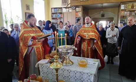 Празднование Происхождения (изнесения) Честных Древ Животворящего Креста Господня