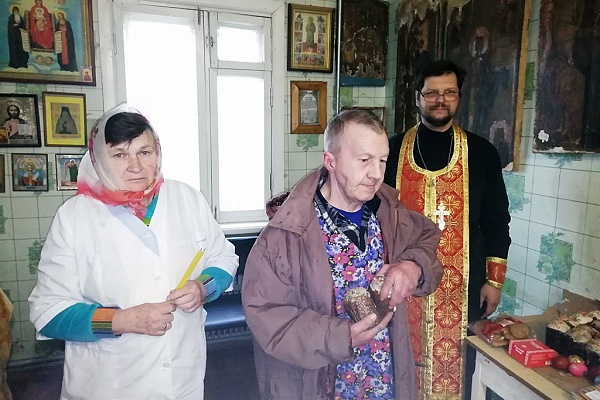 Иерей Сергий Беляков посетил Дом ночного пребывания