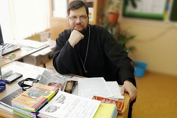 Иерей Сергий Беляков посетил с пастырским визитом среднюю общеобразовательную школу №47 города Пензы