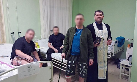 Священники посетили раненых бойцов