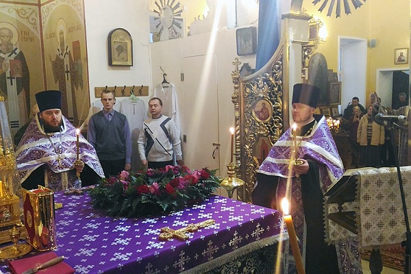 Всенощное бдение в канун Крестопоклонной Недели