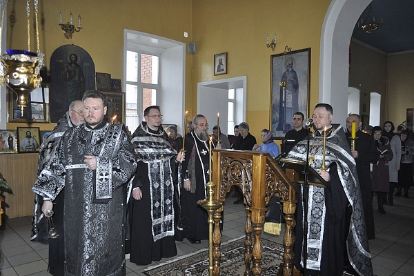 Протоиерей Александр Филиппов совершил вечерню с чином Пассии
