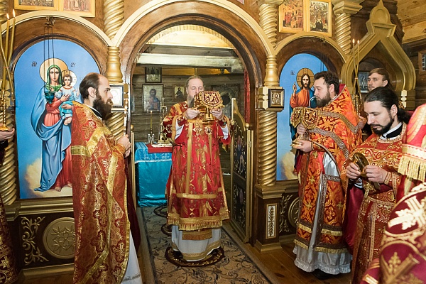 Протоиерей Антоний Шварёв сослужил митрополиту Серафиму в храме в честь иконы Божией Матери "Взыскание погибших" при исправительной колонии №7