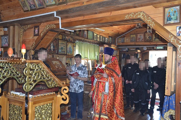 Протоиерей Антоний Шварёв совершил Божественную литургию в ИК-7