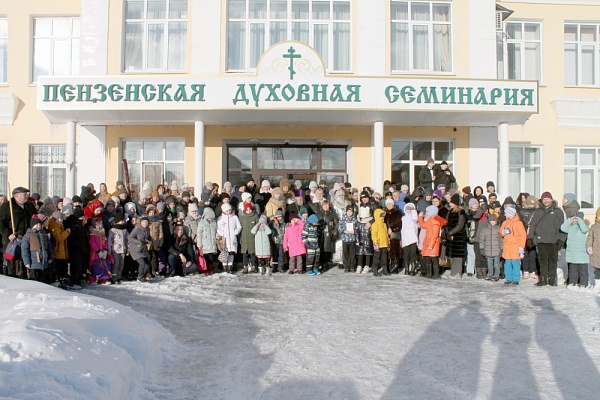 Воспитанники воскресной школы "Азбука веры" участвовали в фестивале «Рождественское чудо» в Пензенской духовной семинарии