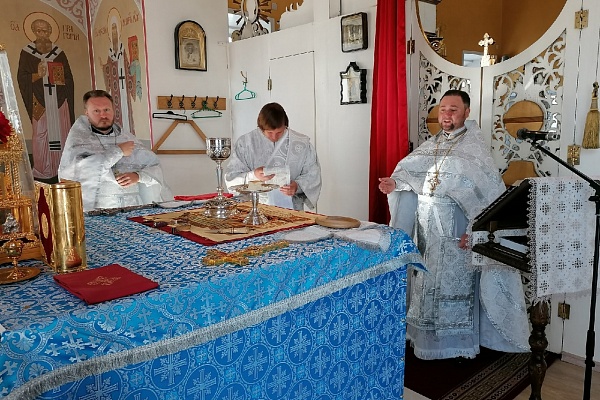 Протоиерей Александр Филиппов совершил литургию и панихиду