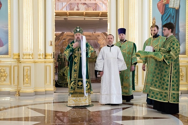  Митрополит Серафим рукоположил алтарника нашего храма во диакона