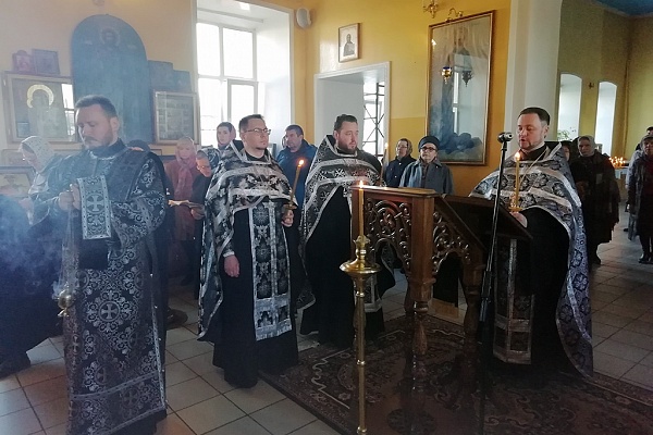 Протоиерей Александр Филиппов совершил чинопоследование Пассии 