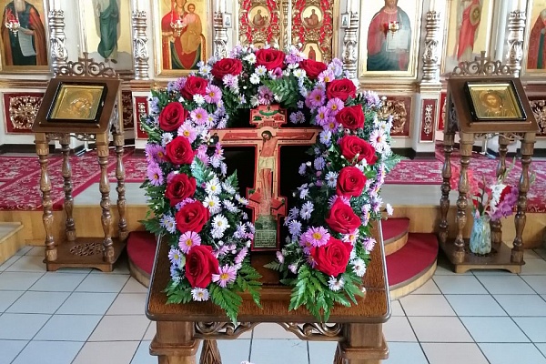 Празднование Воздвижения Животворящего Креста Господня 
