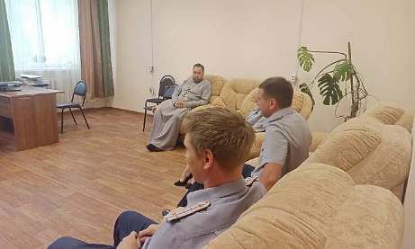 Протоиерей Антоний Шварев провел духовную беседу с сотрудниками УИС и осужденными без изоляции от общества