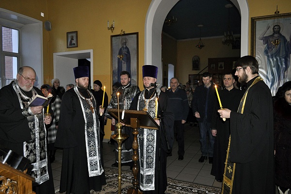 Протоиерей Александр Филиппов совершил повечерие с чтением Великого канона преподобного Андрея Критского