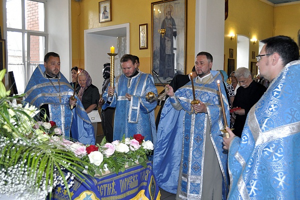 Всенощное бдение с чином Погребения Плащаницы Богородицы