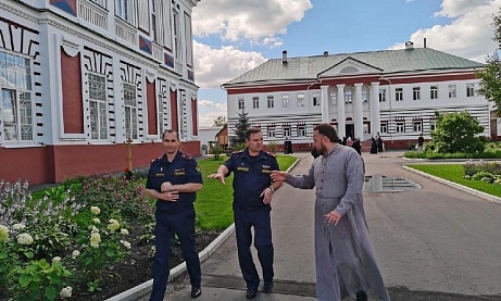 Сотрудники УФСИН посетили исторические и святые места Наровчата