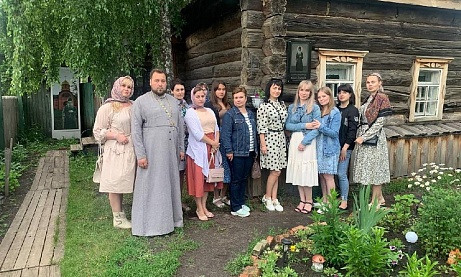 Сотрудницы УФСИН совершили паломническую поездку в Соловцовку и Оленевку 