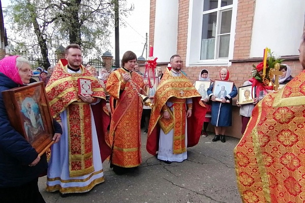  В субботу  Светлой седмицы протоиерей Александр Филиппов совершил Божественную литургию