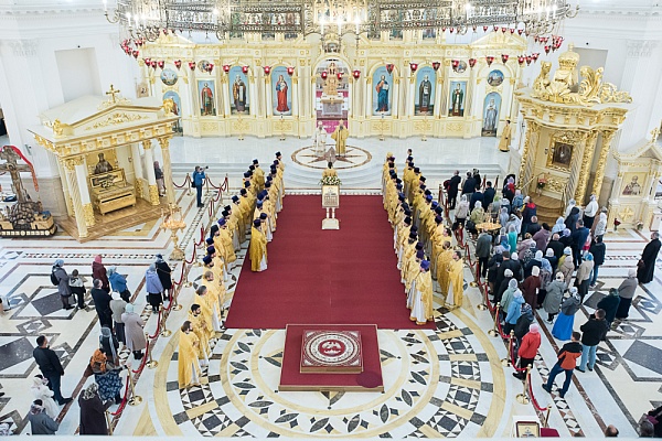 Протоиерей Александр Филиппов сослужил митрополиту Серафиму в день празднования Собора Пензенских святых  за литургией в Спасском кафедральном соборе 