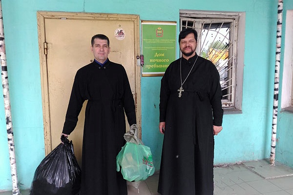Иерей Сергий Беляков посетил Дом ночного пребывания.