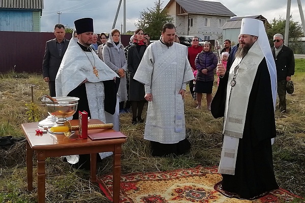 Митрополит Серафим освятил место под строительство храма в честь Святой Живоначальной Троицы в селе Камайка