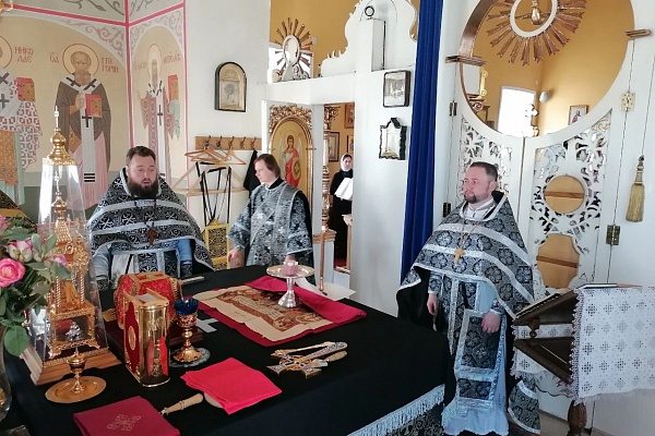 Протоиерей Александр Филиппов совершил Божественную Литургию Преждеосвященных Даров