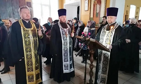 Протоиерей Александр Филиппов совершил повечерие с чтением Великого канона преподобного Андрея Критского