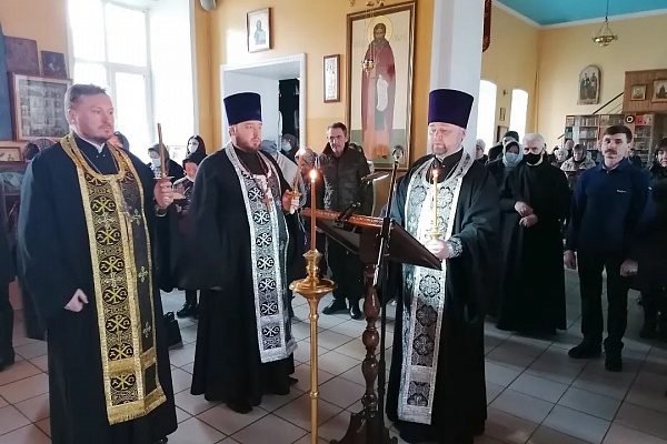 Протоиерей Александр Филиппов совершил повечерие с чтением Великого канона преподобного Андрея Критского