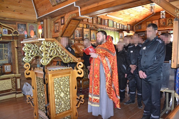 Протоиерей Антоний Шварёв совершил Пасхальное богослужение в ИК-7