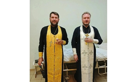 Священники посетили раненых СВО