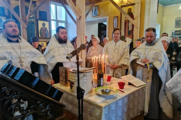 Протоиерей Александр Филиппов совершил Таинство Соборования