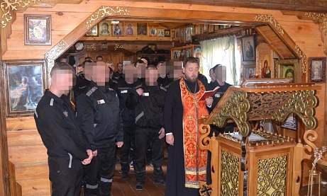 Протоиерей Антоний Шварёв поздравил с праздником Пасхи осужденных в исправительной колонии №7