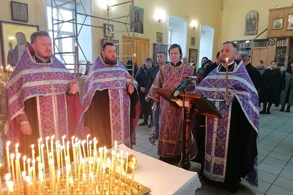 Вечернее богослужение в канун родительской субботы