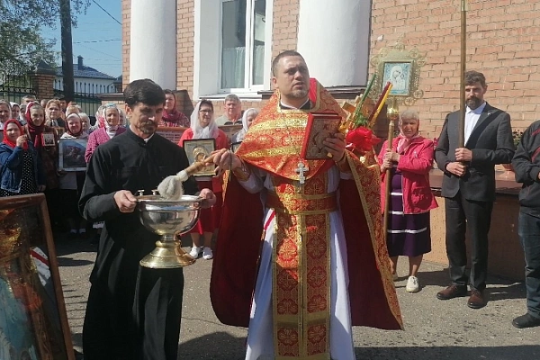 В пятницу Светлой седмицы иерей Владимир Журавлев совершил Божественную литургию