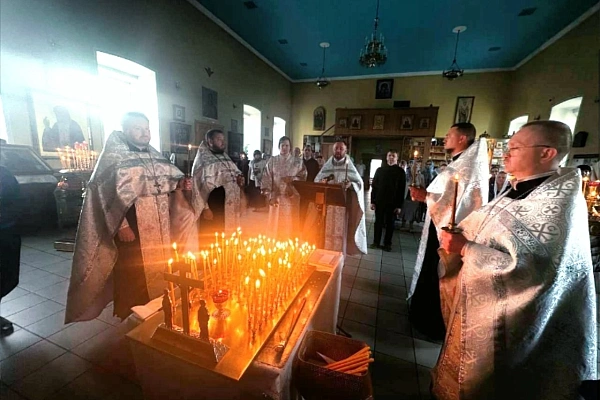 Вечернее богослужение в канун Троицкой родительской субботы