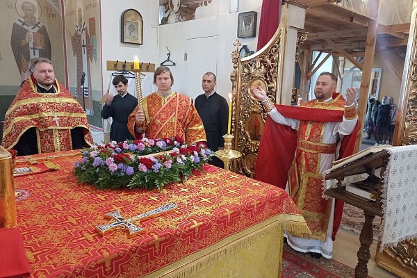 Вечернее богослужение в канун праздника Происхождение Честных Древ Животворящего Креста Господня