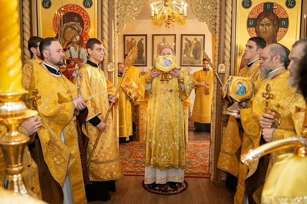 Протоиерей Александр Филиппов сослужил митрополиту Серафиму в престольный праздник и актовый день в Пензенской духовной семинарии   