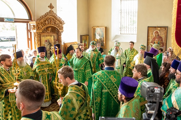 В день памяти Иоанна Оленевского протоиерей Александр Филиппов сослужил митрополиту Серафиму за  литургией в селе Соловцовка