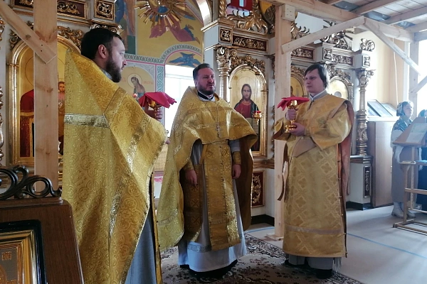 Богослужения в Неделю о мытаре и фарисее