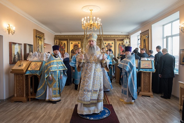 Протоиерей Александр Филиппов сослужил митрополиту Серафиму за литургией в храме святителя Иннокентия Иркутского при Пензенской духовной семинарии 