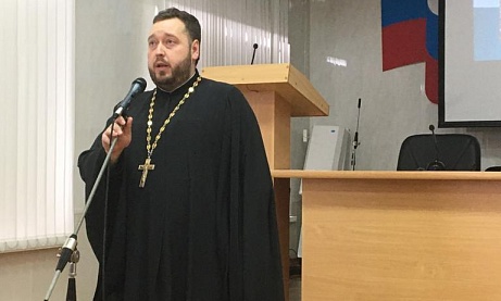 Протоиерей Антоний Шварёв поздравил с Днем защитника Отечества сотрудников пенитенциарной системы 