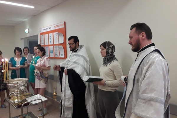Священник Сергий Беляков совершил водосвятный молебен в перинатальном центре города Пензы