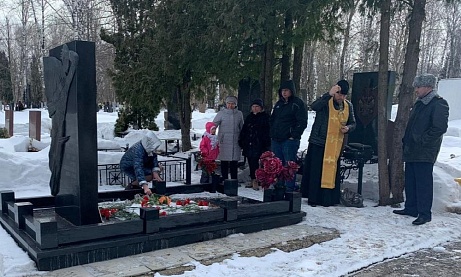 Протоиерей Антоний Шварёв совершил панихиду в день памяти Героя России Александра Сергеева