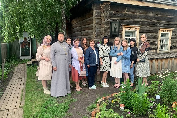 Сотрудницы УФСИН совершили паломническую поездку в Соловцовку и Оленевку 