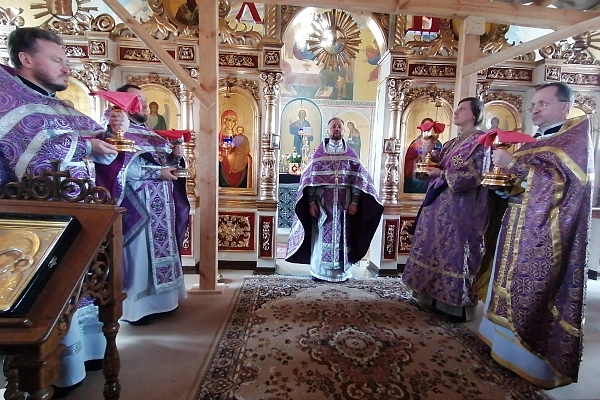 В Великий Четверг протоиерей Александр Филиппов совершил вечерню и Божественную литургию